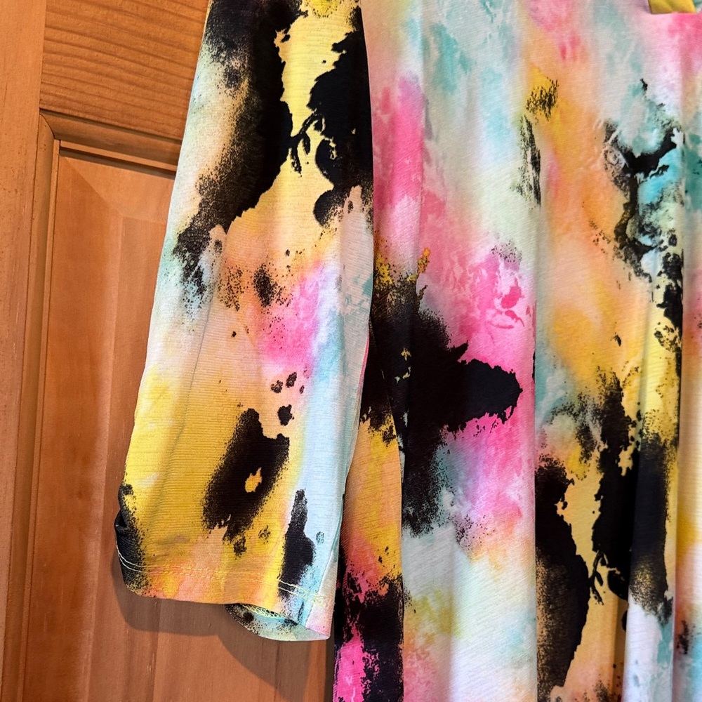 Women's Multi-Color V-Neck High-Low Top - Picture 4 of 4